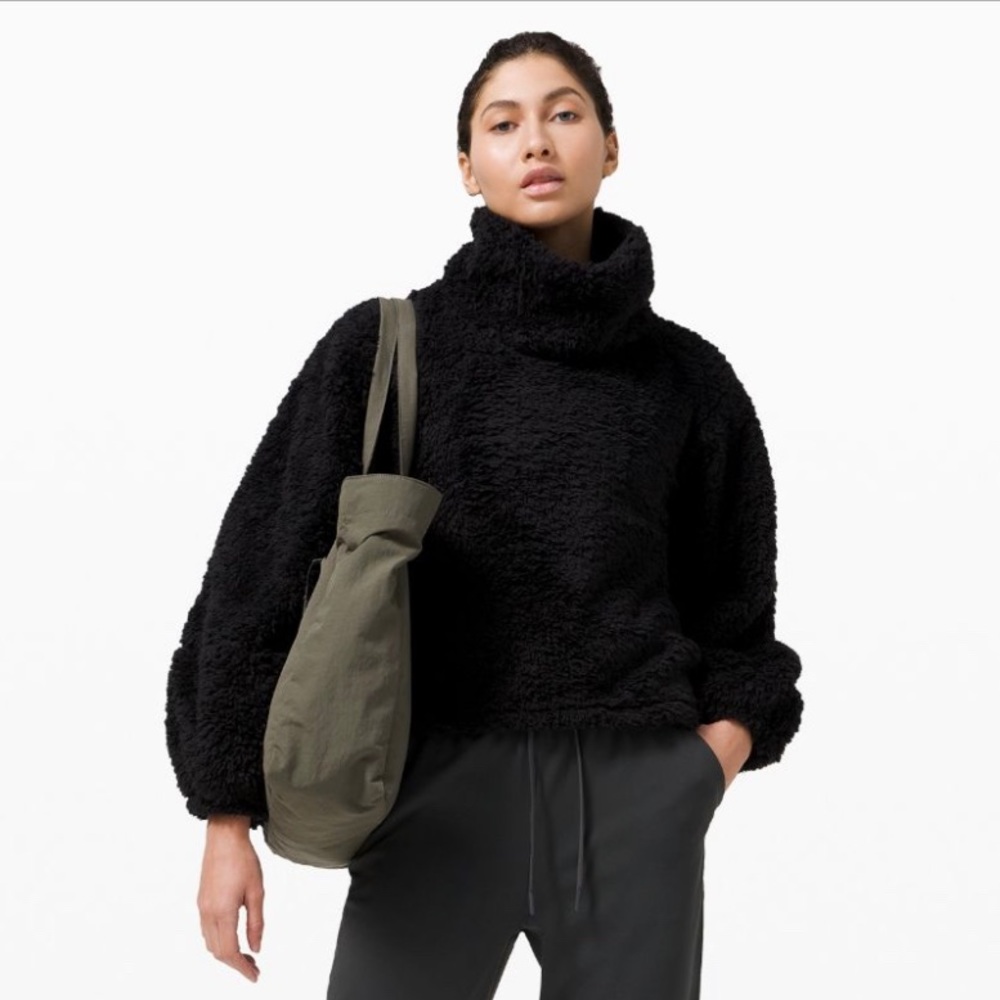Lululemon Warm Restore Sherpa Pullover size M/L